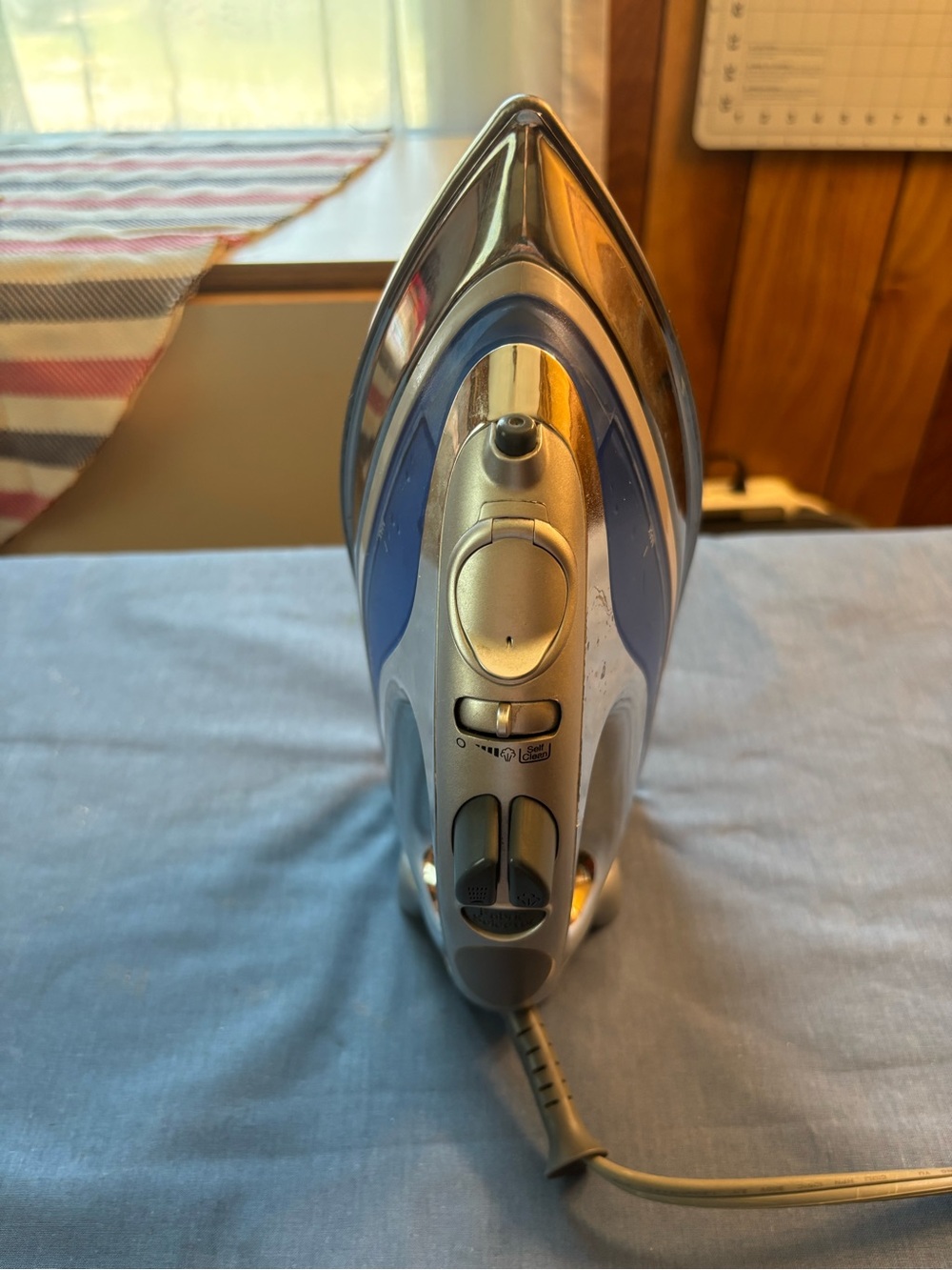 Shark Electric Steam Iron 1500W Vertical Steam Anti Drip Blue/Silver GI468NN 10